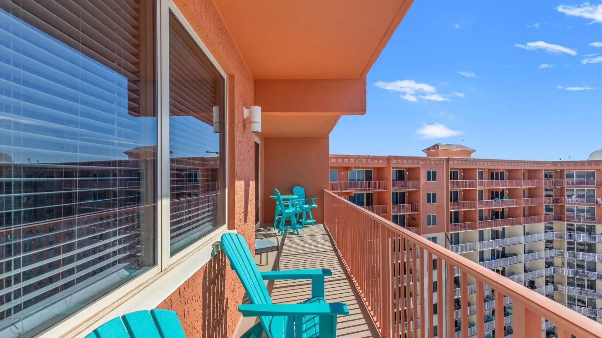 Penthouse With Beautiful Beach Views! 1 Bedroom, 2 Bathroom Penthouse! Panama City Beach