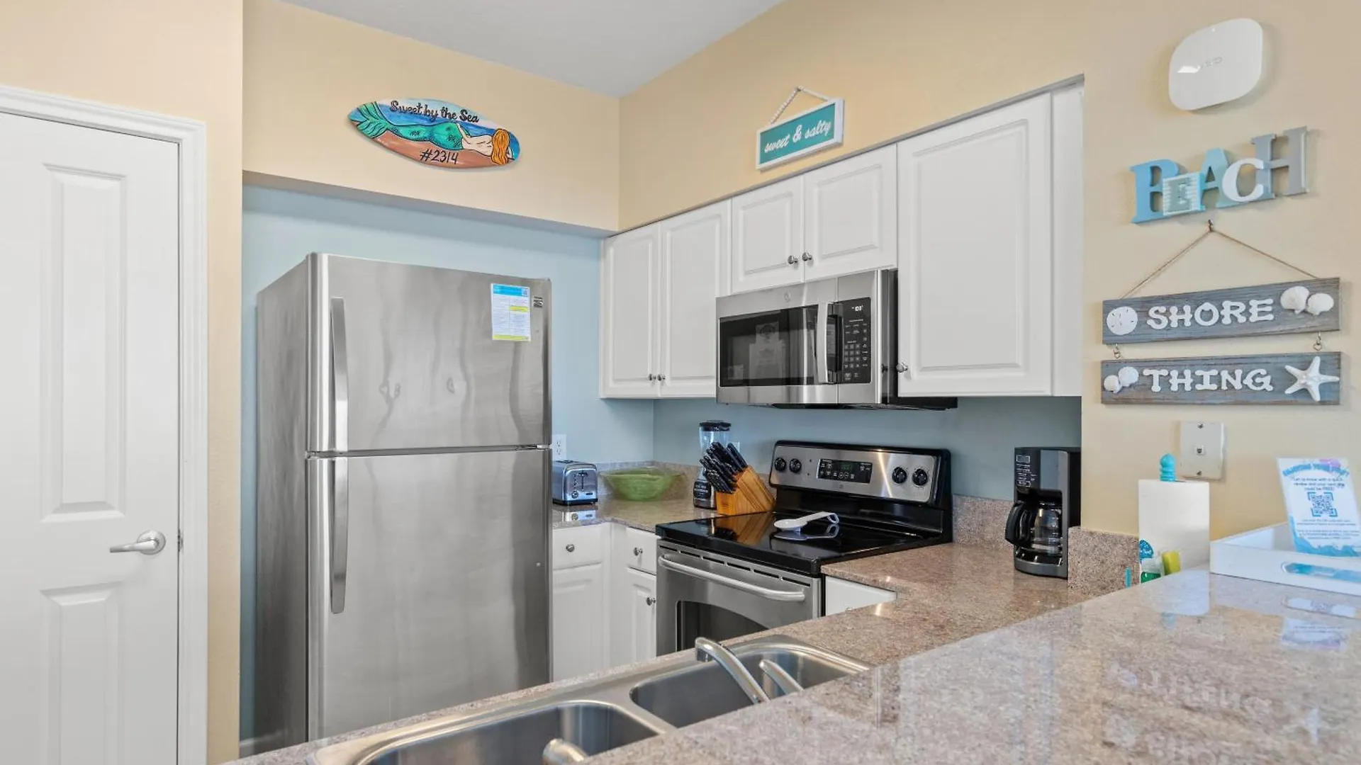 Penthouse With Beautiful Beach Views! 1 Bedroom, 2 Bathroom Penthouse! Panama City Beach Holiday home