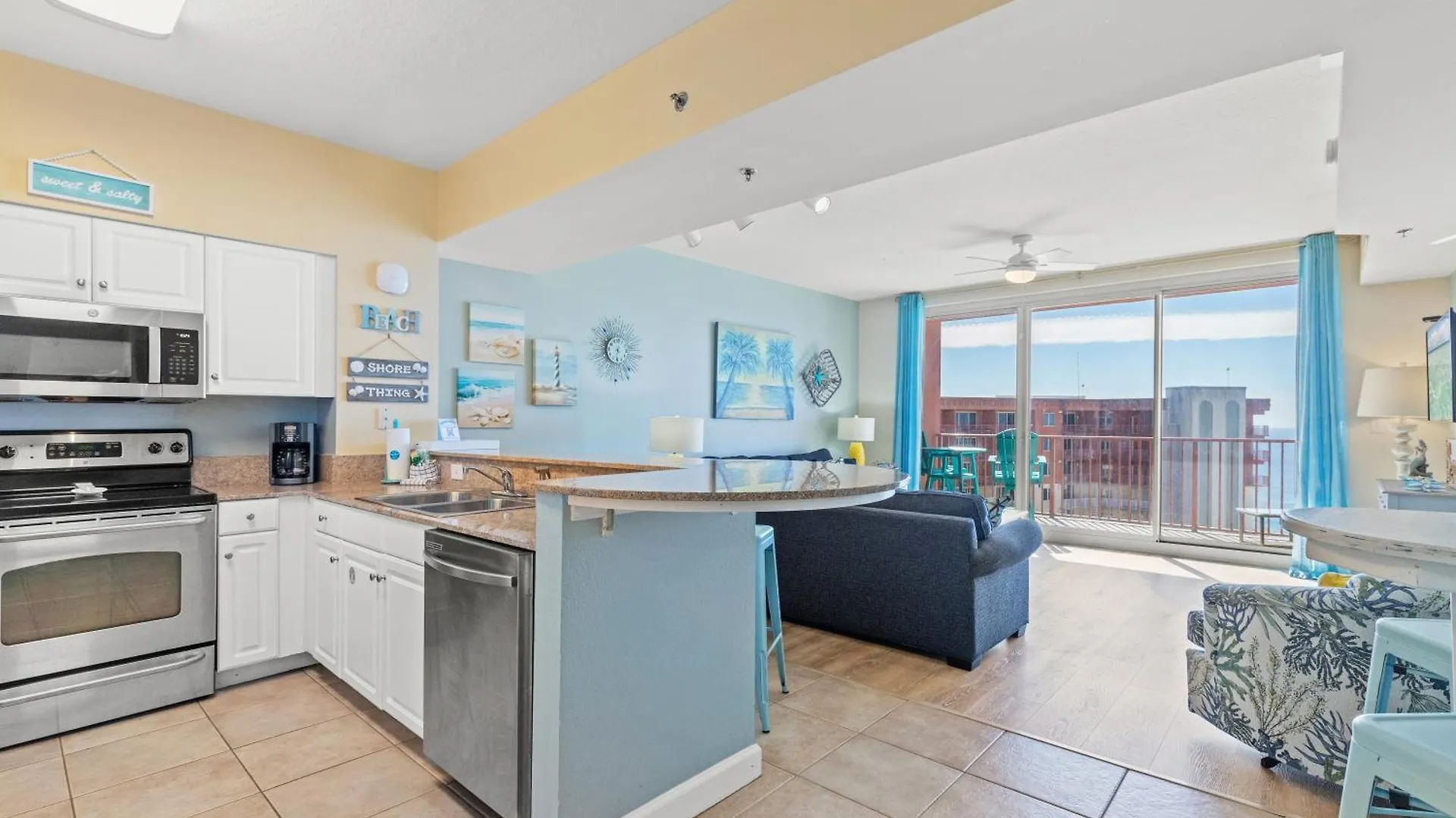 Penthouse With Beautiful Beach Views! 1 Bedroom, 2 Bathroom Penthouse! Panama City Beach