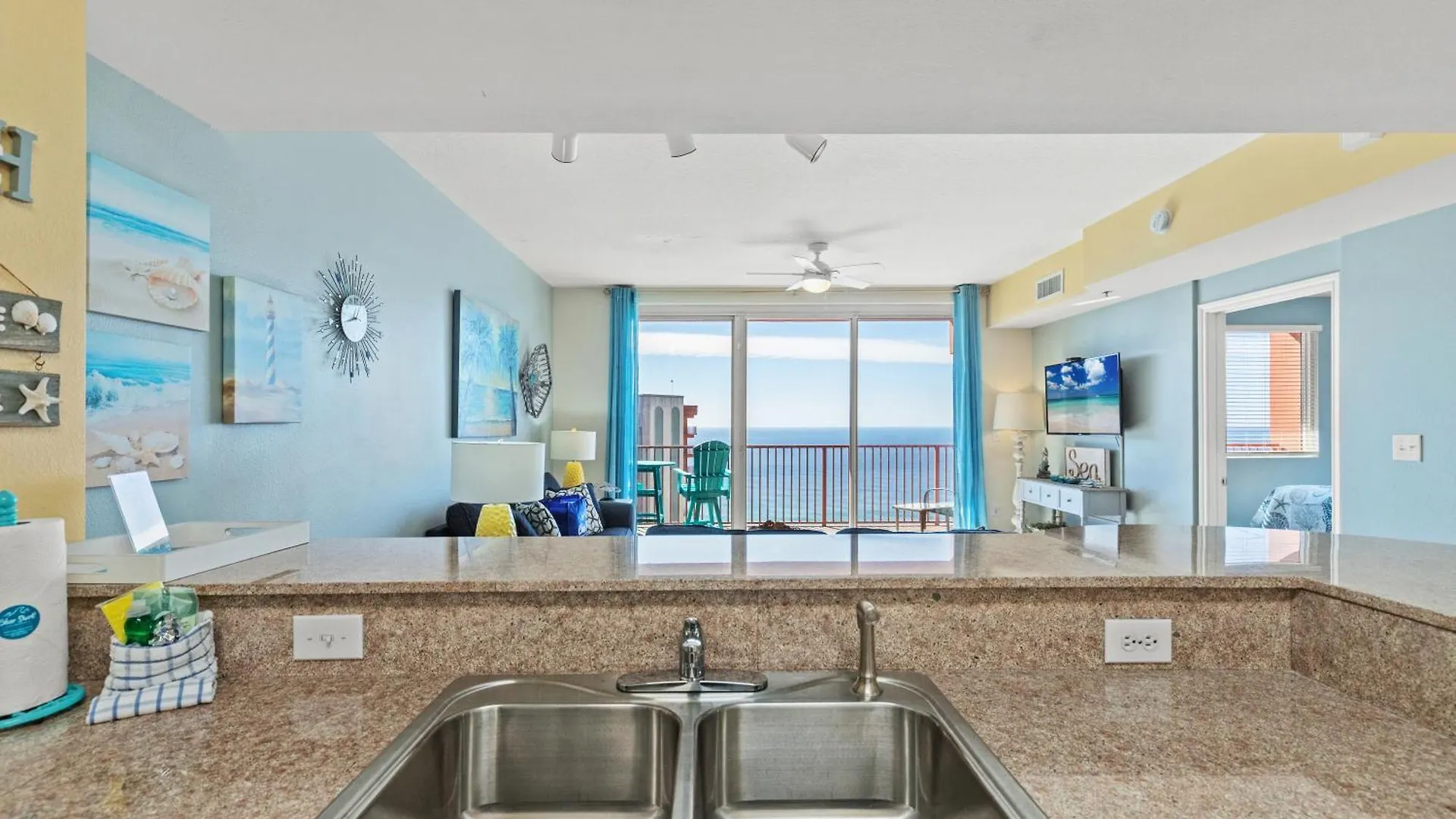 Penthouse With Beautiful Beach Views! 1 Bedroom, 2 Bathroom Penthouse! Panama City Beach